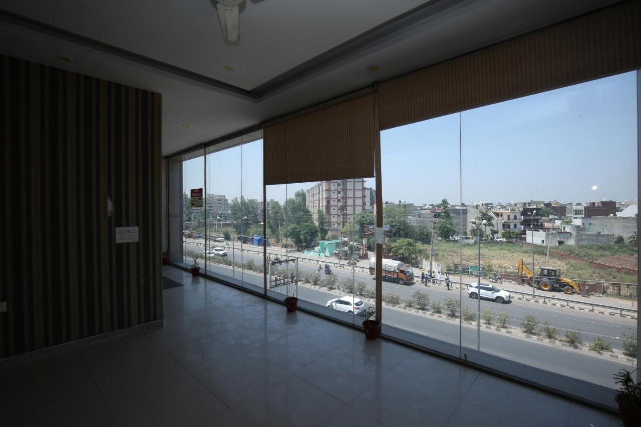 Hotel Pearl Grand & Banquet Zirakpur Exterior foto