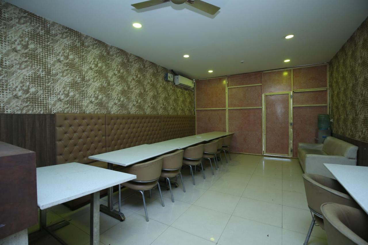 Hotel Pearl Grand & Banquet Zirakpur Exterior foto