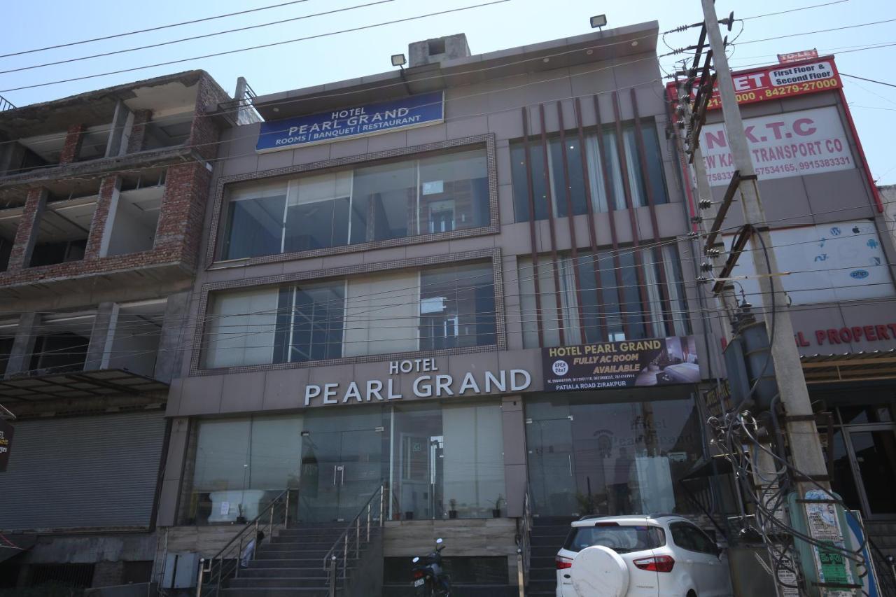 Hotel Pearl Grand & Banquet Zirakpur Exterior foto