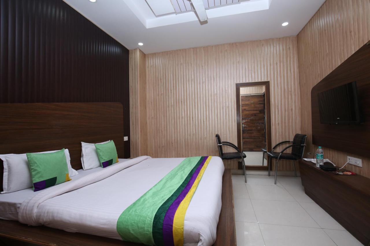 Hotel Pearl Grand & Banquet Zirakpur Exterior foto