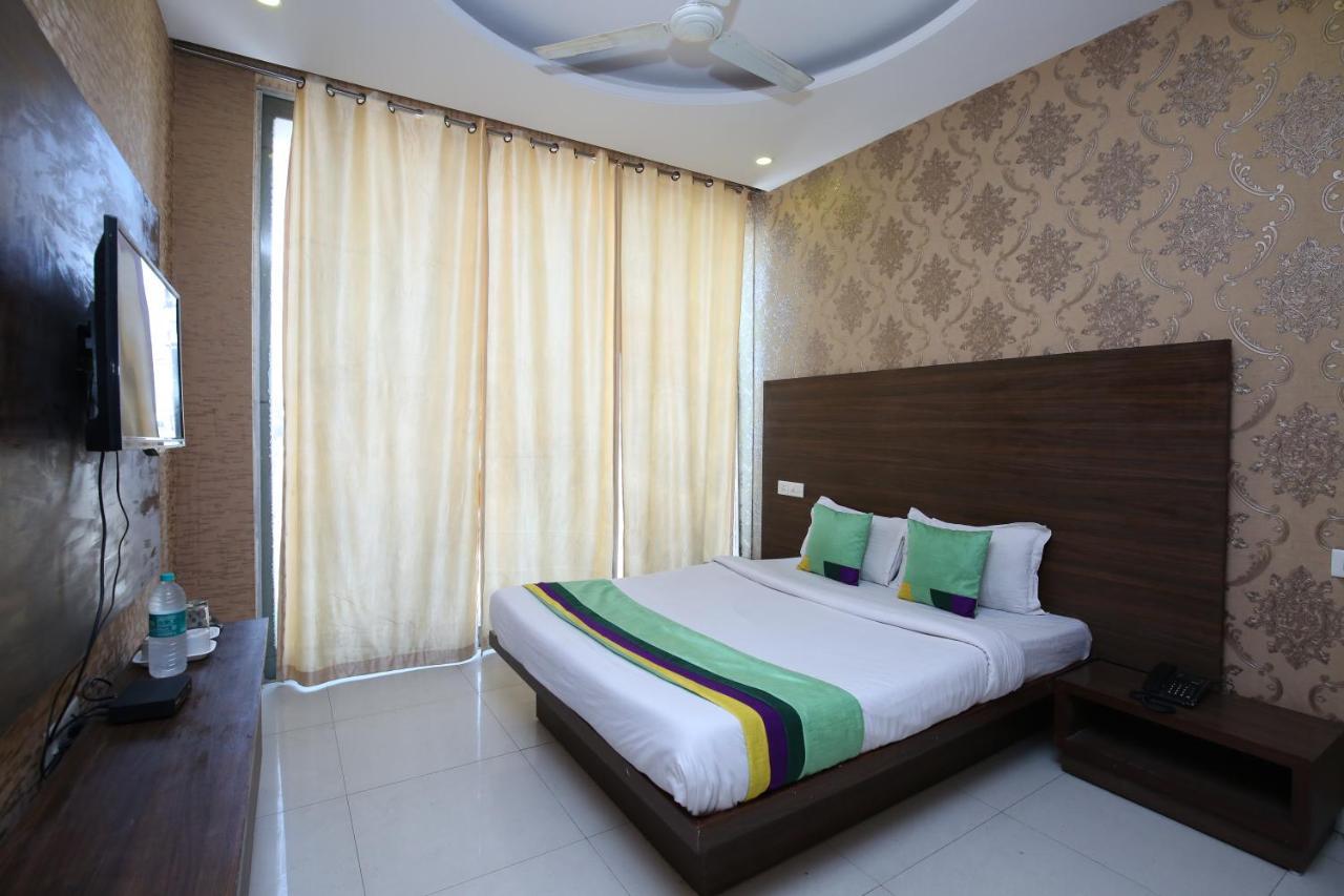 Hotel Pearl Grand & Banquet Zirakpur Exterior foto